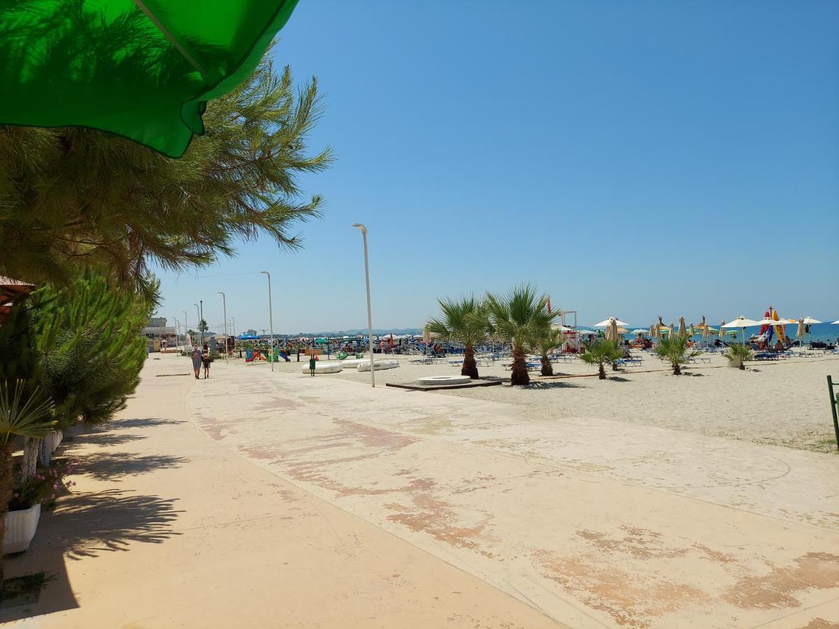Golden Beach Apartments Durrës Eksteriør bilde